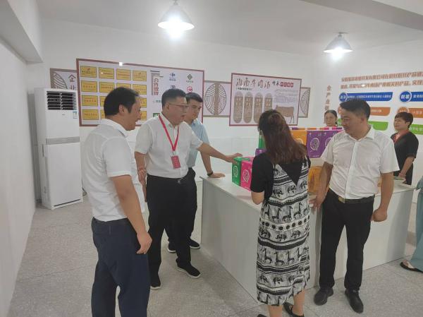 市人大代表视察调研八公山区牛肉汤产业发展