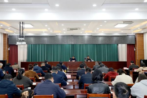 区委举行树立和践行正确政绩观学习教育读书班开班式和专题辅导报告会