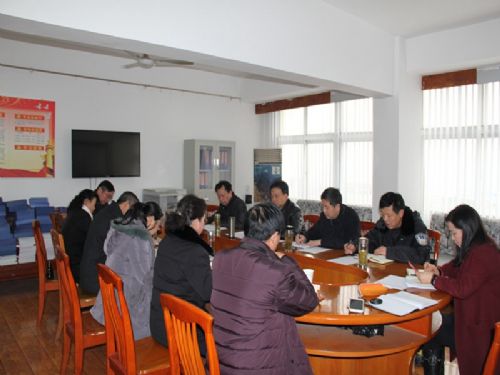 监察委员会主任汪世福主持会议,区法院院长刘标,区检察院检察长岳德全